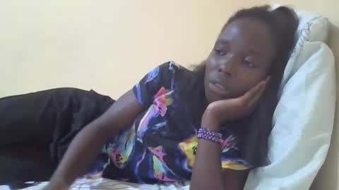 Snapshot of pretty_petite_ebony chatting on 01.13.25 pretty_petite_ebony online show from 01.13.25