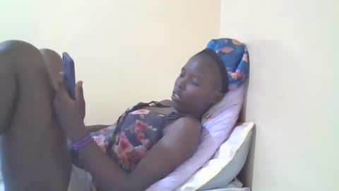 Snapshot of pretty_petite_ebony chatting on 01.23.25 pretty_petite_ebony online show from 01.23.25