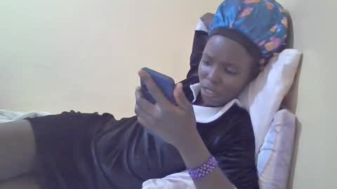 Snapshot of pretty_petite_ebony chatting on 01.25.25 pretty_petite_ebony online show from 01.25.25