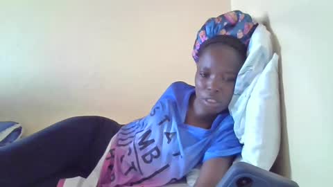 Snapshot of pretty_petite_ebony chatting on 02.09.25 pretty_petite_ebony online show from 02.09.25