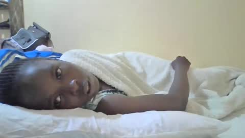 Snapshot of pretty_petite_ebony chatting on 02.13.25 pretty_petite_ebony online show from 02.13.25