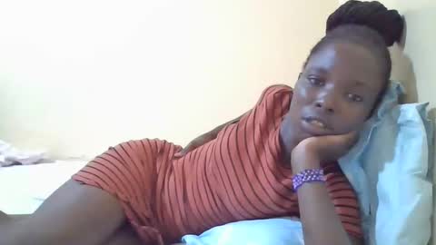 Snapshot of pretty_petite_ebony chatting on 02.14.25 pretty_petite_ebony online show from 02.14.25