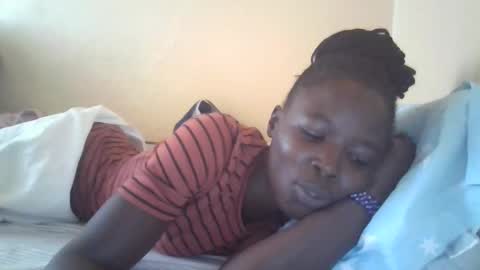 Snapshot of pretty_petite_ebony chatting on 02.15.25 pretty_petite_ebony online show from 02.15.25