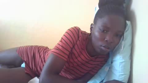 Snapshot of pretty_petite_ebony chatting on 02.15.25 pretty_petite_ebony online show from 02.15.25