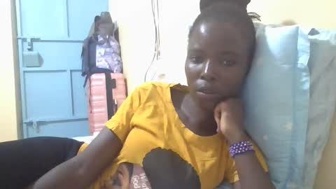 Snapshot of pretty_petite_ebony chatting on 02.15.25 pretty_petite_ebony online show from 02.15.25