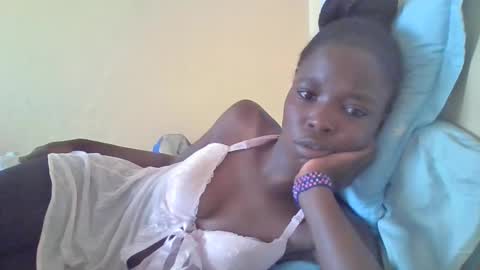 Snapshot of pretty_petite_ebony chatting on 02.16.25 pretty_petite_ebony online show from 02.16.25