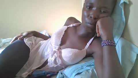 Snapshot of pretty_petite_ebony chatting on 02.16.25 pretty_petite_ebony online show from 02.16.25