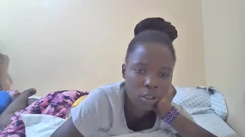 Snapshot of pretty_petite_ebony chatting on 02.17.25 pretty_petite_ebony online show from 02.17.25