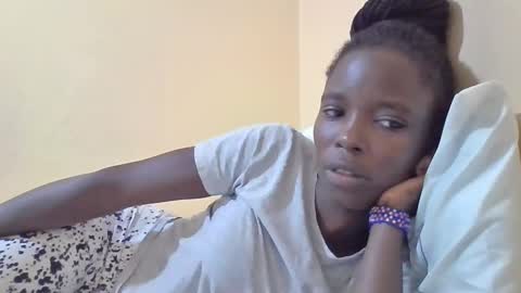 Snapshot of pretty_petite_ebony chatting on 02.25.25 pretty_petite_ebony online show from 02.25.25