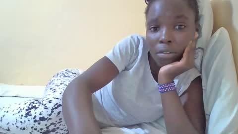 Snapshot of pretty_petite_ebony chatting on 02.26.25 pretty_petite_ebony online show from 02.26.25