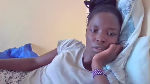 Snapshot of pretty_petite_ebony chatting on 02.26.25 pretty_petite_ebony online show from 02.26.25