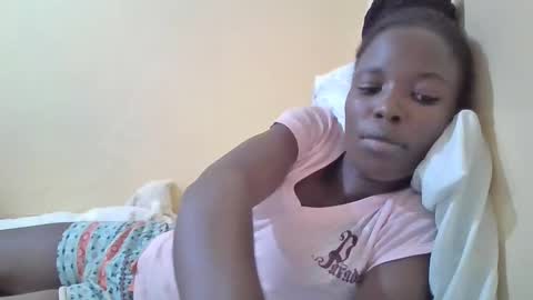 Snapshot of pretty_petite_ebony chatting on 03.01.25 pretty_petite_ebony online show from 03.01.25