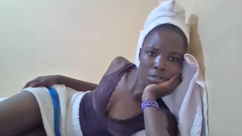 Snapshot of pretty_petite_ebony chatting on 03.01.25 pretty_petite_ebony online show from 03.01.25
