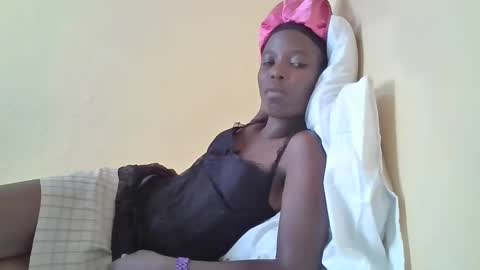 Snapshot of pretty_petite_ebony chatting on 03.03.25 pretty_petite_ebony online show from 03.03.25