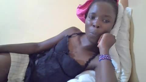 Snapshot of pretty_petite_ebony chatting on 03.03.25 pretty_petite_ebony online show from 03.03.25
