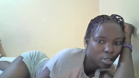 Snapshot of pretty_petite_ebony chatting on 03.05.25 pretty_petite_ebony online show from 03.05.25