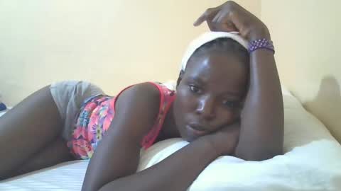 Snapshot of pretty_petite_ebony chatting on 03.06.25 pretty_petite_ebony online show from 03.06.25
