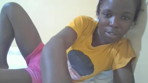 Snapshot of pretty_petite_ebony chatting on 03.06.25 pretty_petite_ebony online show from 03.06.25