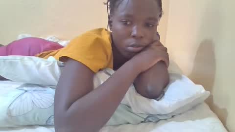 Snapshot of pretty_petite_ebony chatting on 03.07.25 pretty_petite_ebony online show from 03.07.25