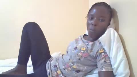 Snapshot of pretty_petite_ebony chatting on 03.08.25 pretty_petite_ebony online show from 03.08.25