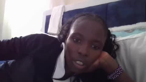 Snapshot of pretty_petite_ebony chatting on 09.10.25 pretty_petite_ebony online show from 09.10.25