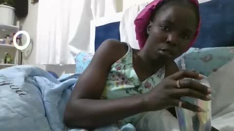 Snapshot of pretty_petite_ebony chatting on 09.13.25 pretty_petite_ebony online show from 09.13.25