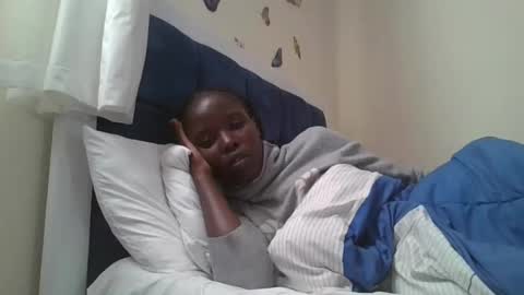 Snapshot of pretty_petite_ebony chatting on 09.21.25 pretty_petite_ebony online show from 09.21.25