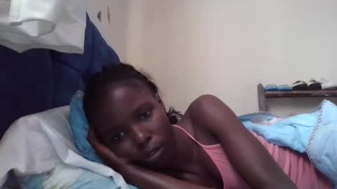 Snapshot of pretty_petite_ebony chatting on 09.25.25 pretty_petite_ebony online show from 09.25.25