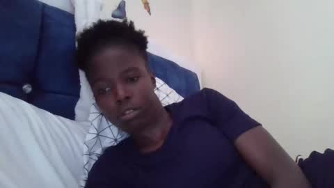 Snapshot of pretty_petite_ebony chatting on 10.18.25 pretty_petite_ebony online show from 10.18.25