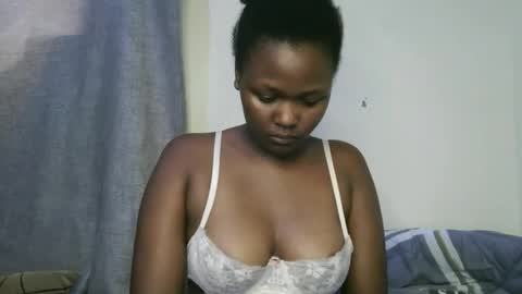 Snapshot of pretty_shanz chatting on 10.16.25 pretty_shanz online show from 10.16.25