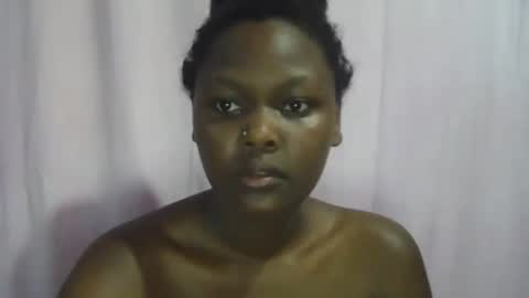 Snapshot of pretty_shanz chatting on 11.16.25 pretty_shanz online show from 11.16.25