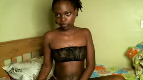 Snapshot of prettybabe02 chatting on 01.15.25 SaraCattra online show from 01.15.25