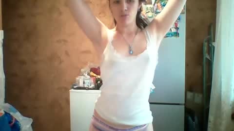 Snapshot of prettybella_7 chatting on 07.16.26 Bella online show from 07.16.26
