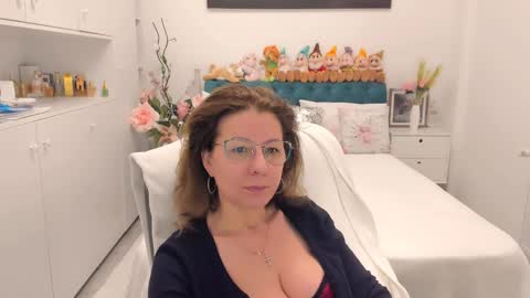 Snapshot of prettyblackeyes chatting on 02.09.26 wilma online show from 02.09.26