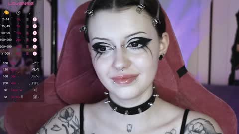 Snapshot of prettybones chatting on 12.10.24 Violet online show from 12.10.24