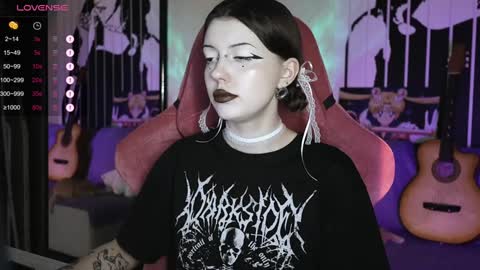 Snapshot of prettybones chatting on 12.21.24 Violet online show from 12.21.24