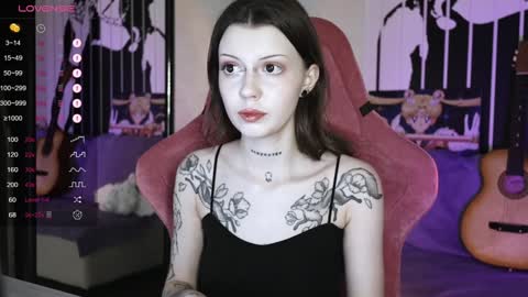 Snapshot of prettybones chatting on 12.25.24 Violet online show from 12.25.24