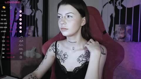 Snapshot of prettybones chatting on 01.16.25 Violet online show from 01.16.25