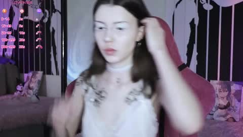 Snapshot of prettybones chatting on 02.10.25 Violet online show from 02.10.25