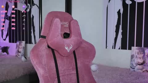 Snapshot of prettybones chatting on 03.08.25 Violet online show from 03.08.25