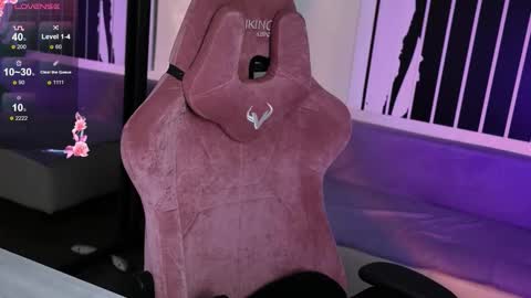 Snapshot of prettybones chatting on 09.08.25 Violet online show from 09.08.25