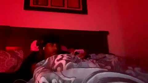 Snapshot of prettyfacefemale chatting on 10.15.25 prettyfacefemale online show from 10.15.25