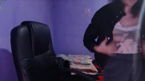 prettyjulliette online show from 12.30.24