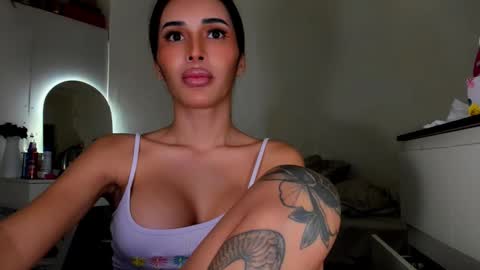 Snapshot of prettylittlesuckerr chatting on 10.31.25 Jovill Mays online show from 10.31.25