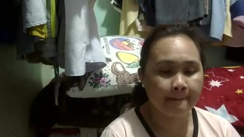 Snapshot of prettynhing chatting on 12.11.24 Nhing online show from 12.11.24