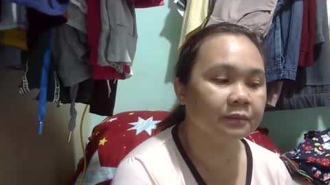 Snapshot of prettynhing chatting on 12.14.24 Nhing online show from 12.14.24