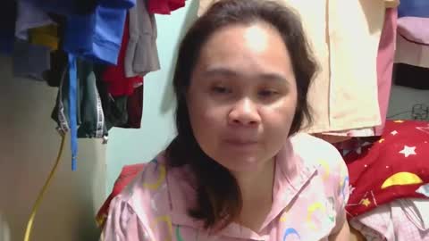 Snapshot of prettynhing chatting on 12.14.24 Nhing online show from 12.14.24