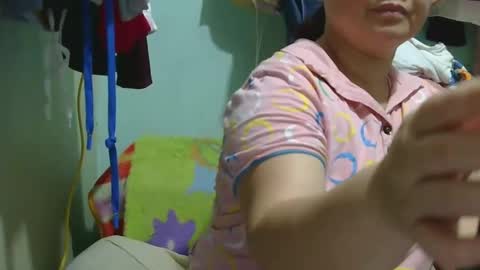 Snapshot of prettynhing chatting on 12.15.24 Nhing online show from 12.15.24
