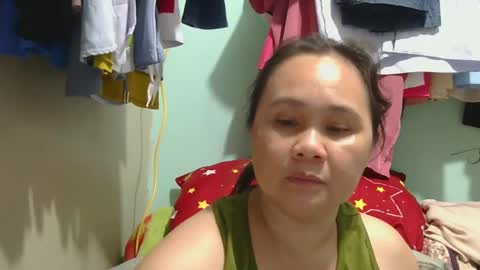 Snapshot of prettynhing chatting on 12.22.24 Nhing online show from 12.22.24