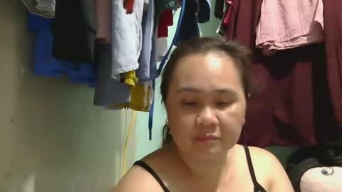 Snapshot of prettynhing chatting on 12.25.24 Nhing online show from 12.25.24